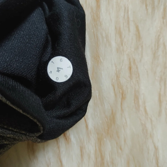 Lululemon Featherlight Tight Gray Size 4 Inseam 25in EUC - Picture 7 of 9